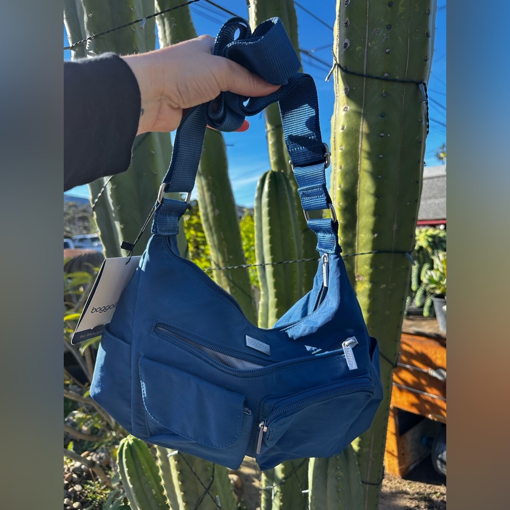 Women’s Baggallini nolita hobo bag